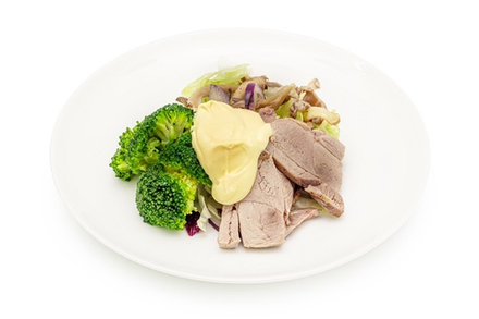 Салат с брокколи, индейкой и вешенками 200 гр