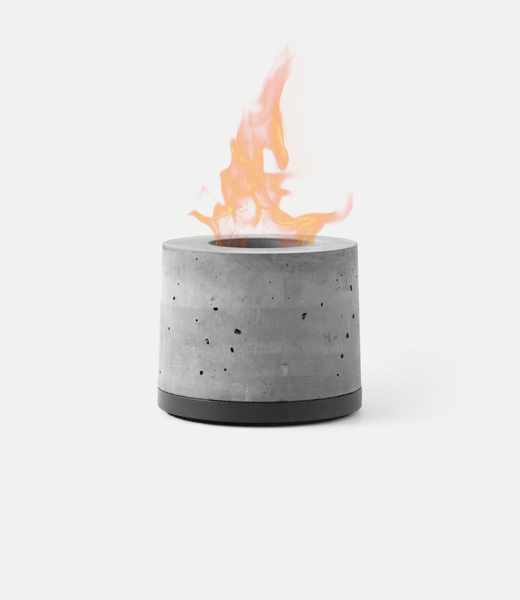 Flikrfire Fireplace Round Black — портативный камин из бетона