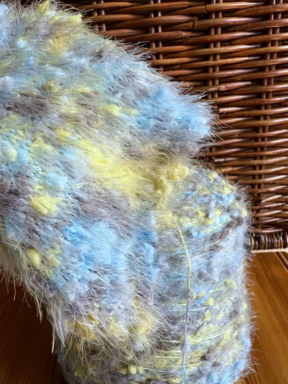 Пряжа  декоративная с ворсом и шишибриками