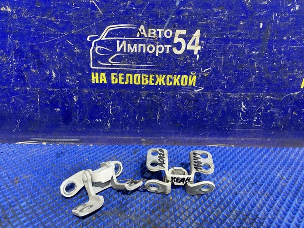 Петля багажника TOYOTA RAV4 2000-2005