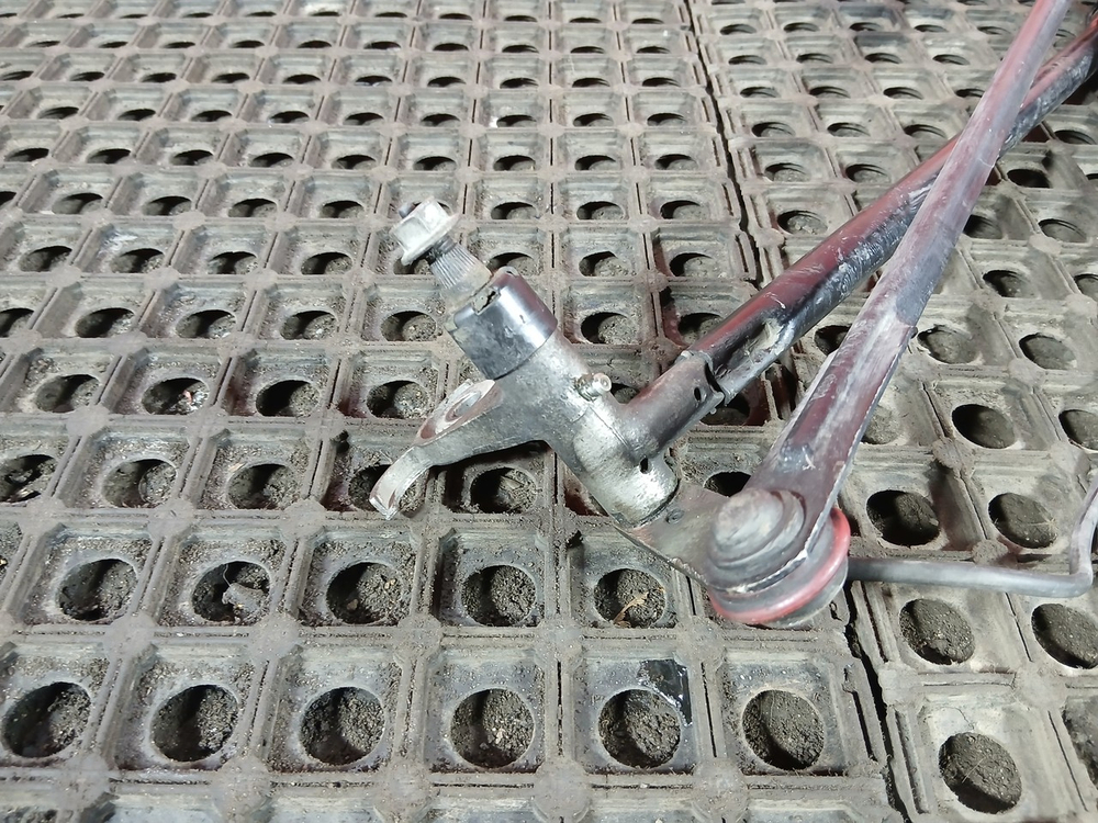 Трапеция стеклоочистителей в сборе