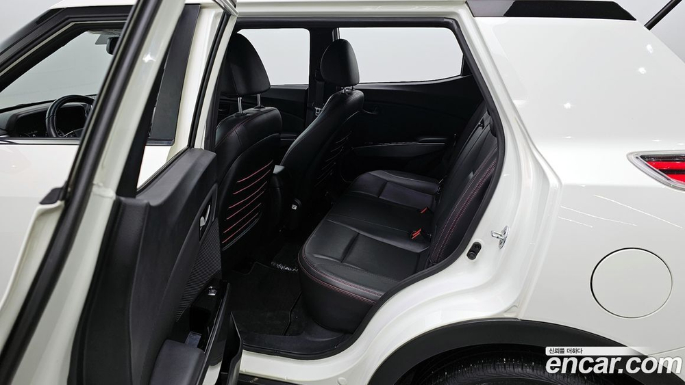 KG Mobility (Ssangyong) Very New Tivoli Бензин 1.5 2WD (11.2020)