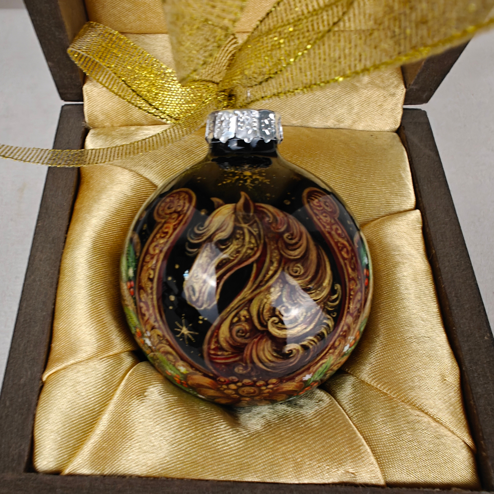 Шар новогодний с ручной росписью Палех "Конь с подковой" малый