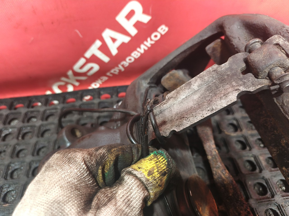 Суппорт задний правый