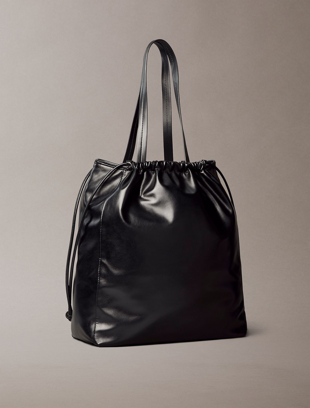 Сумка Calvin Klein Drawstring Tote Bag Black