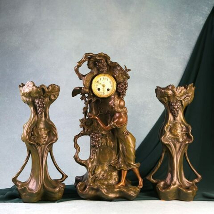 Часовой гарнитур в стиле Ар Нуво Скульптор - P. Bobias Часовая мастерская Ad. Mougin Франция. Начало ХХ века