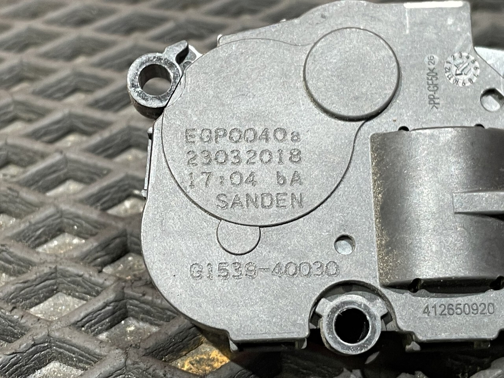 Моторчик заслонки отопителя 2018г