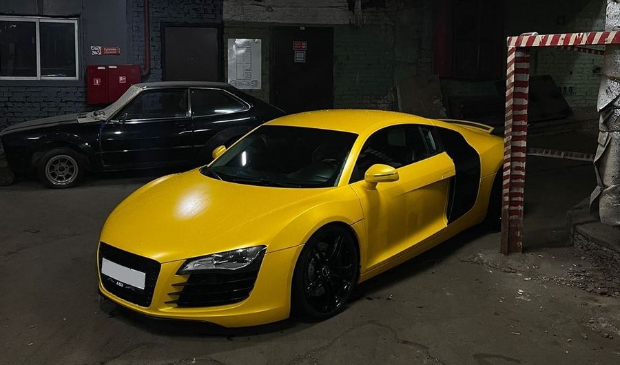 Audi R8 в пленку Carbins Metal Flash Yellow