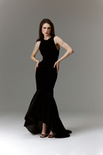 Платье макси из бархата с воланом