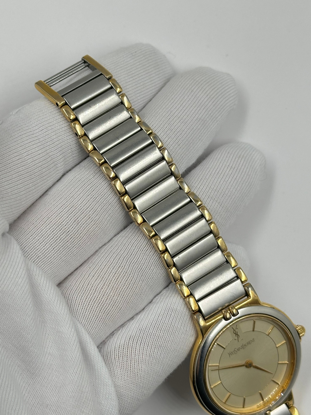 Часы Yves Saint Laurent