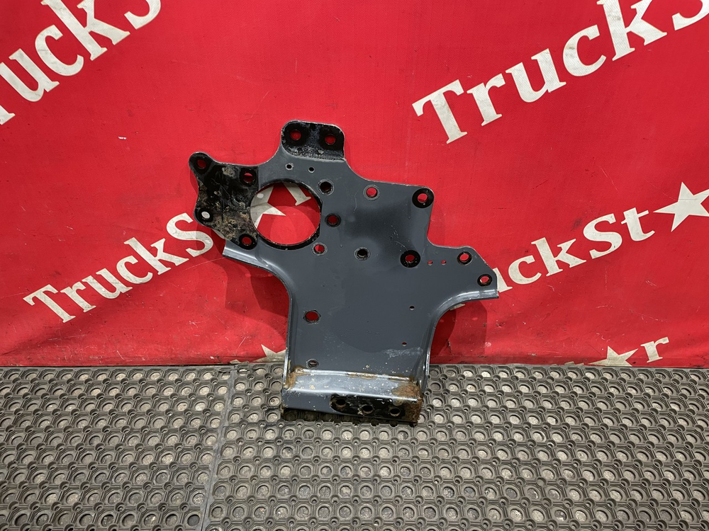 Кронштейн усилителя бампера правый 2018г.