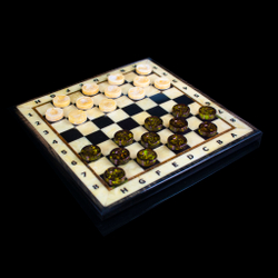 Янтарные шахматы "Коньяк и молоко" и доска-ларец 25 на 25 см