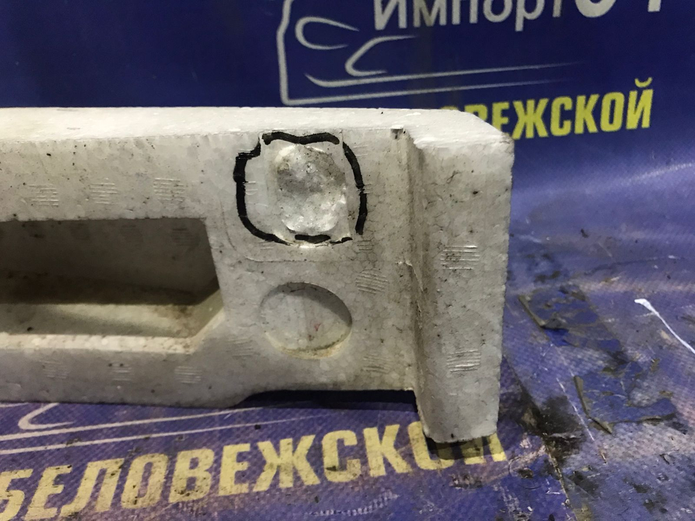 Усилитель переднего бампера TOYOTA RUNX 2002-2004