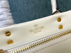 Valentino One Stud Bag 18 cm