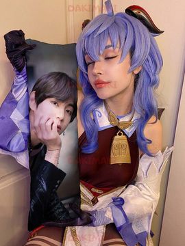 Мини дакимакура Ким Тхэхен Ви из БТС | BTS арт. M1083, 60х20 см