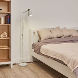 UML-T700 E27 WHITE Торшер напольный под лампу Е27. 40W. с регулировкой наклона. Механический выключатель. Белый. ТМ Uniel