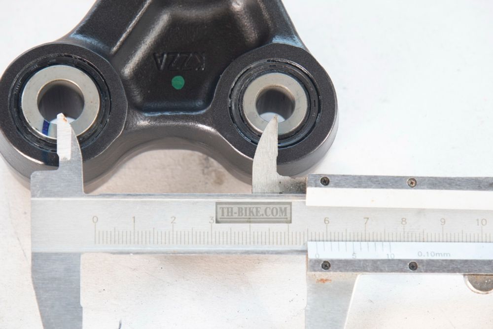 52465-KZZ-A20. ARM SUB ASSY., CUSHION. Honda CRF250M