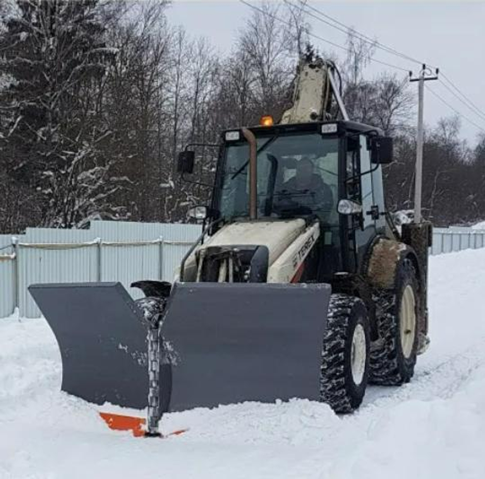 V-образный отвал на Экскаватор-погрузчик JCB