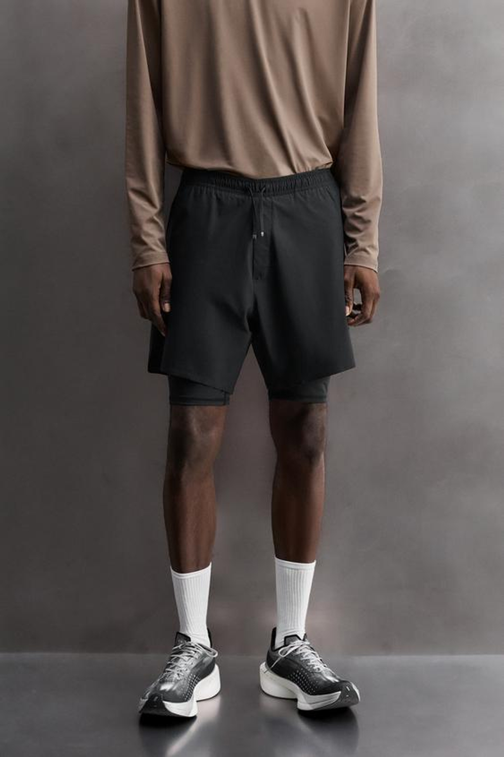 ZARA БАЗОВЫЕ СПОРТИВНЫЕ ШОРТЫ 2 В 1, ЧЕРНЫЙ