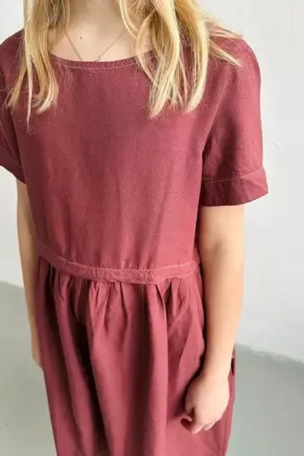 Сливовое платье с кулиской укороченное