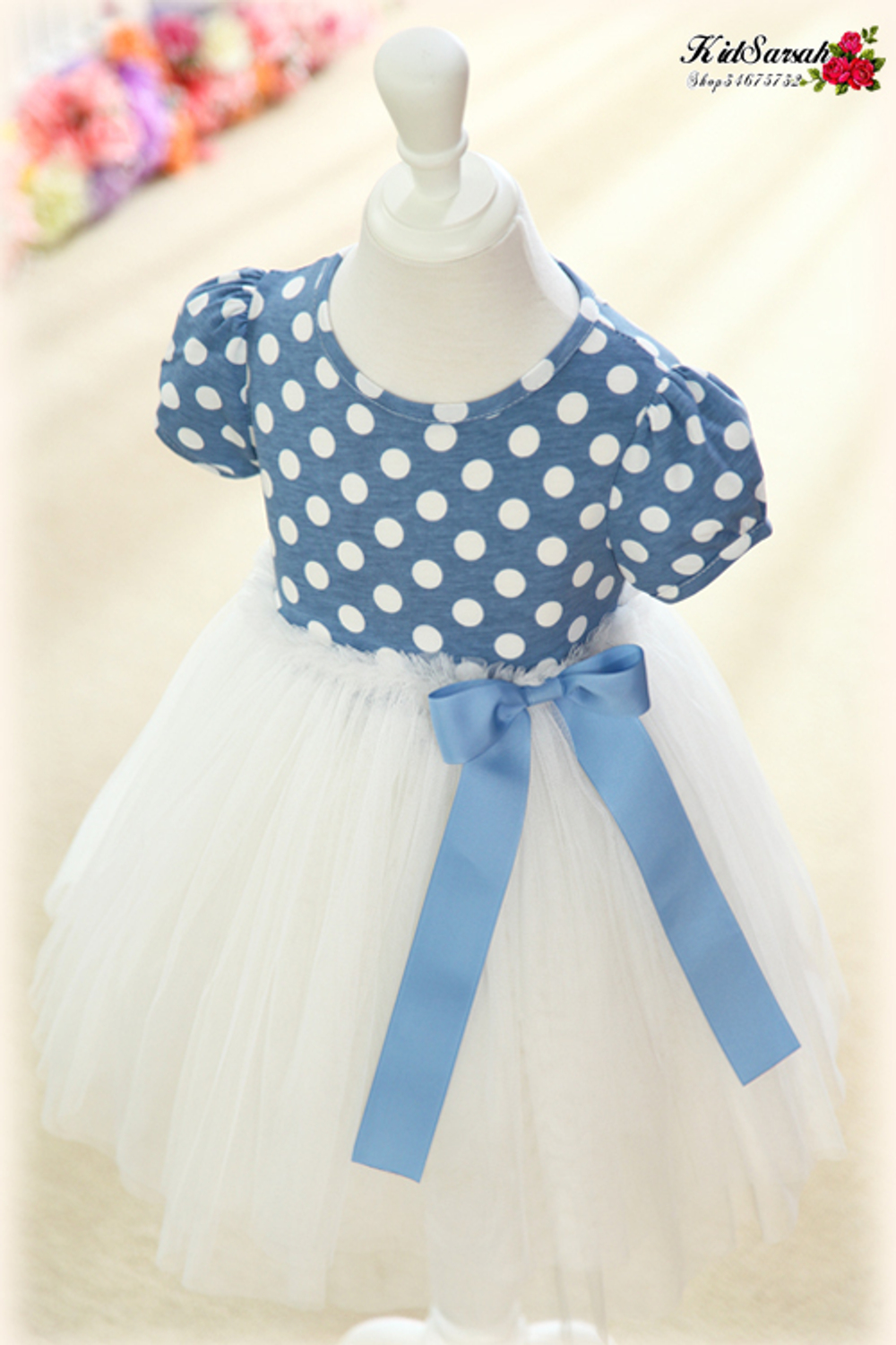 Платье детское с топом в горошек и пышной белой юбкой