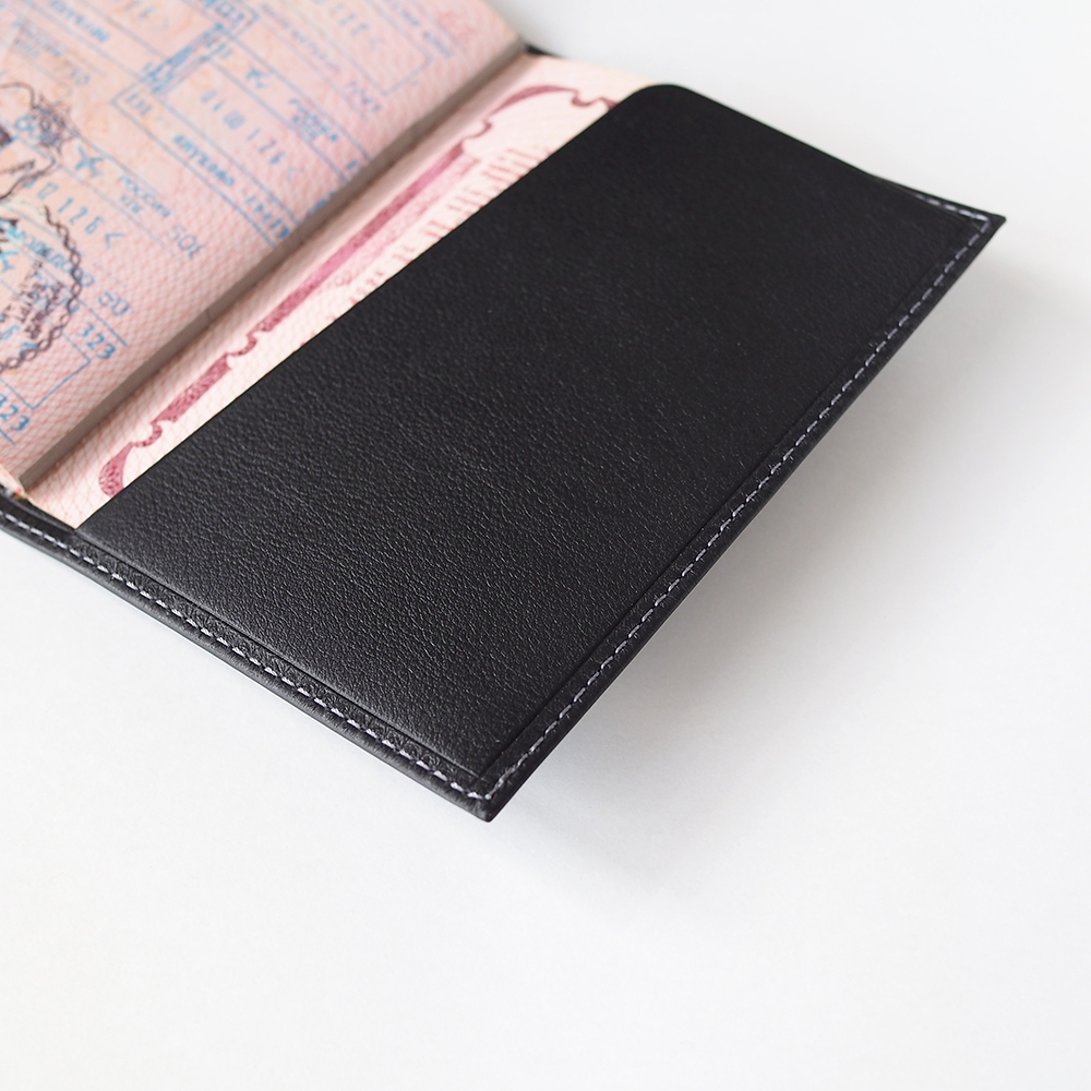 Обложка для паспорта из натуральной кожи теленка, черного цвета