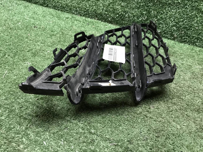 Решетка перед. бампера Mercedes S W223 (20-нв) AMG