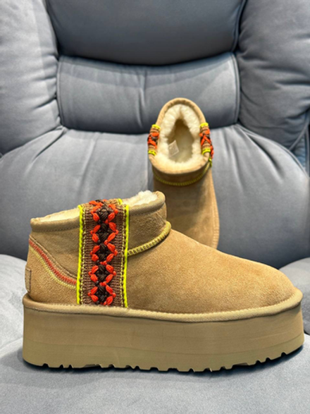 UGG