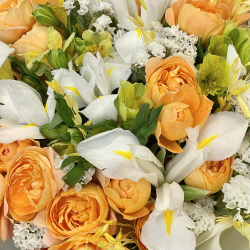 «Утро августа» букет из альстромерий, кустовых роз джуси, ирисов, статицы и овса