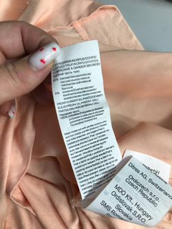 Топ ORSAY нежно-персикового оттенка, с открытыми плечами для хрупкого образа 44-46 размер