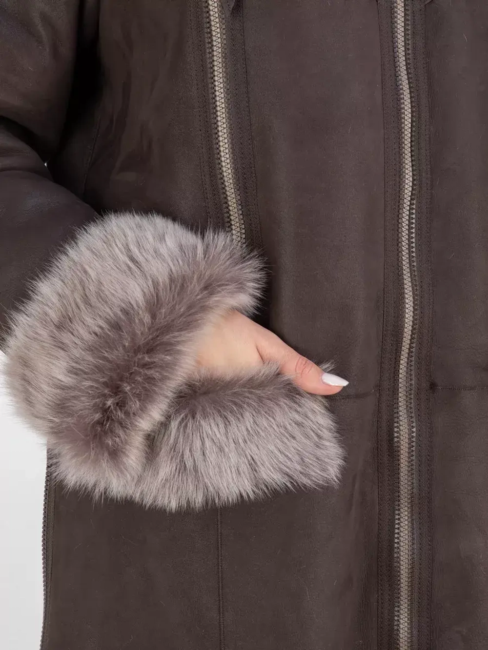 Дубленка натуральная с капюшоном зимняя