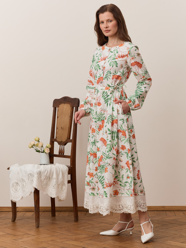 Платье с кружевной оборкой