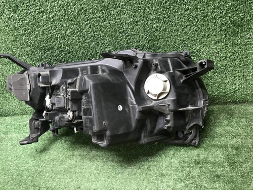Фара левая Toyota Land Cruiser 300 (21-нв) LED