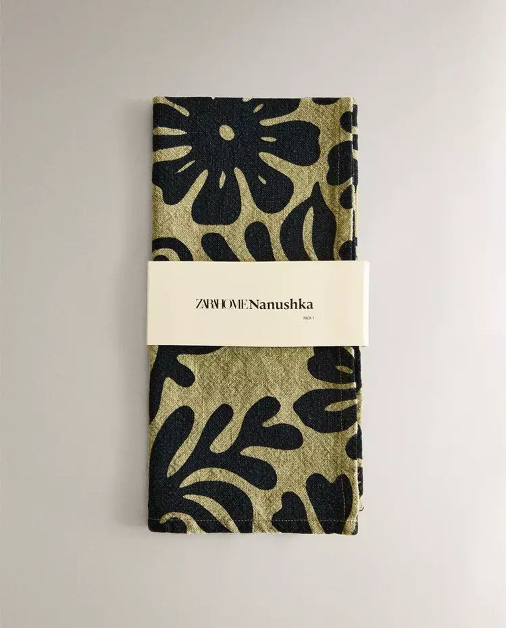 ZARA HOME X NANUSHKA ЛЬНЯНОЕ ПОЛОТЕНЦЕ С ЦВЕТОЧНЫМ РИСУНКОМ, ТЕМНО-СИНИЙ