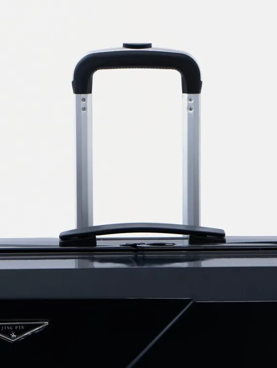 Чемодан большой 28", кодовый замок, цвет чёрный