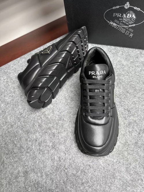 Кроссовки Prada