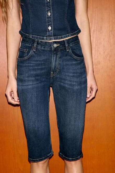 ZARA ДЖИНСЫ TRF CAPRI СО СРЕДНЕЙ ПОСАДКОЙ, МОРСКОЙ СИНИЙ