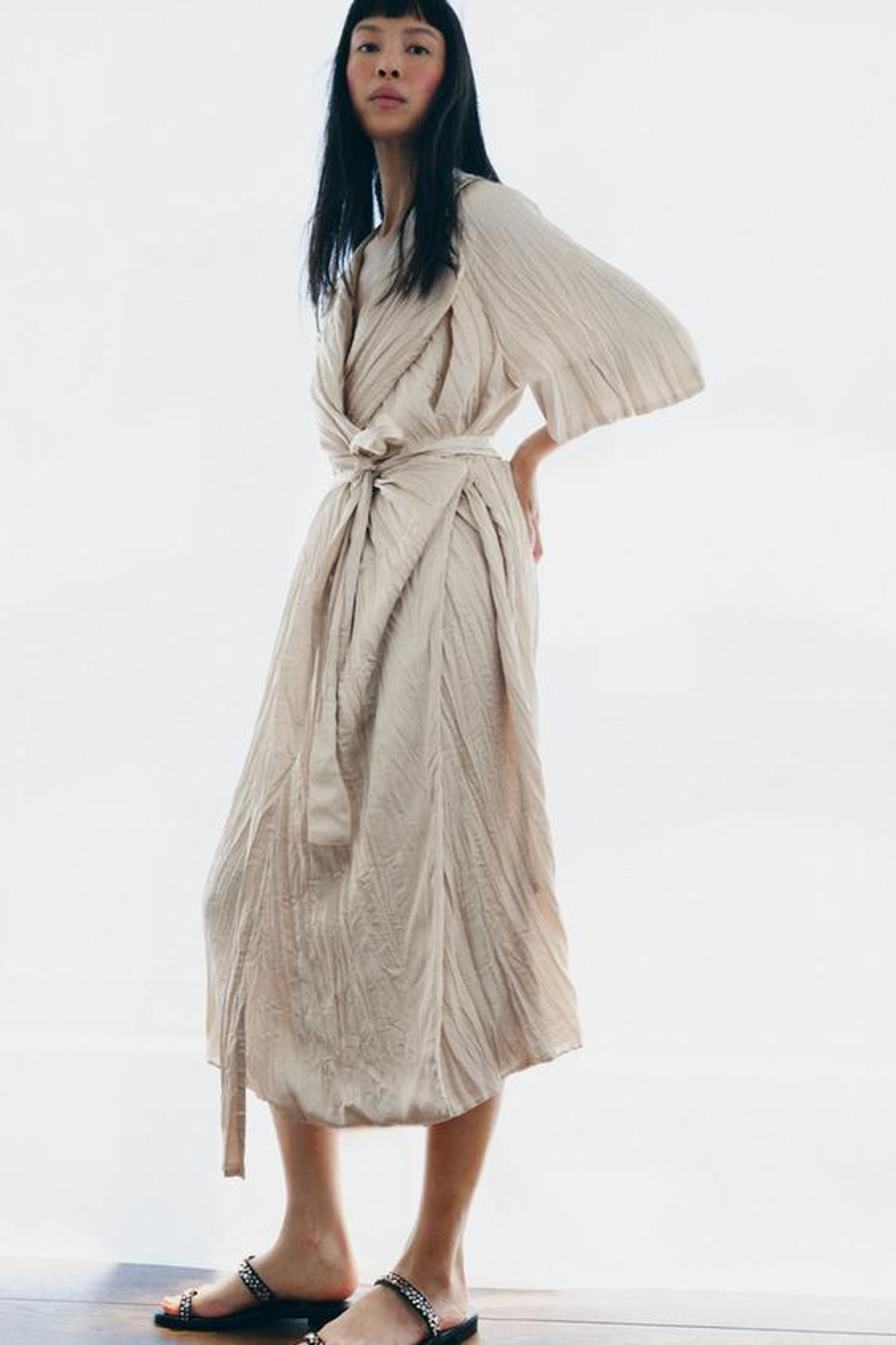ZARA ПЛАТЬЕ ПЛИССИРОВАННОЕ С ПОЯСОМ — ZW COLLECTION, КАВА