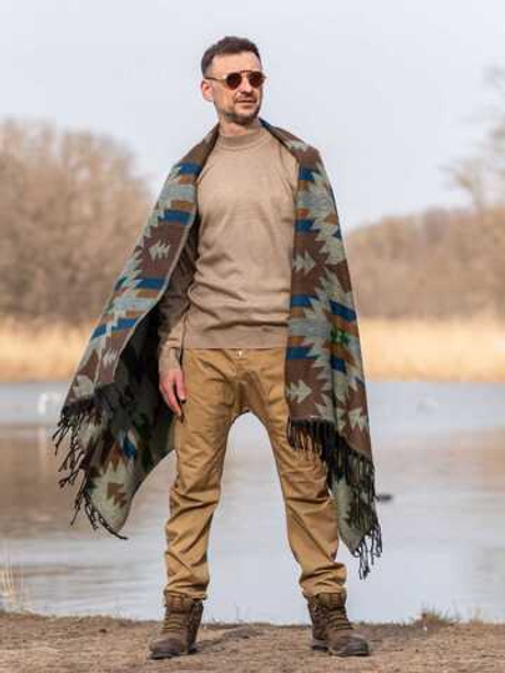 Палантин теплый с орнаментом Навахо