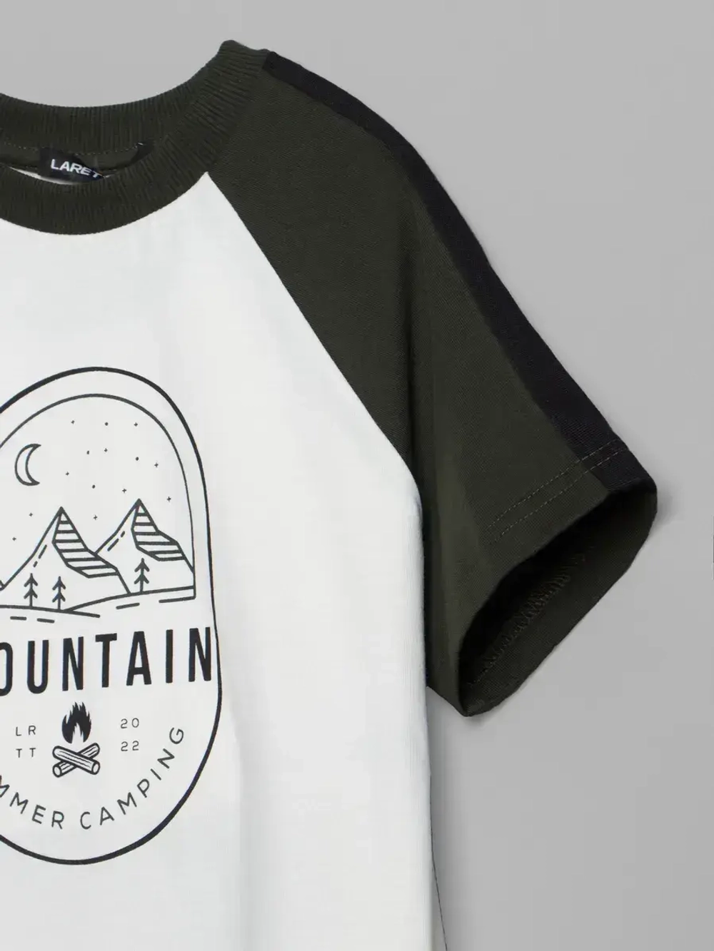 Спортивный костюм для мальчика с шортами в школу