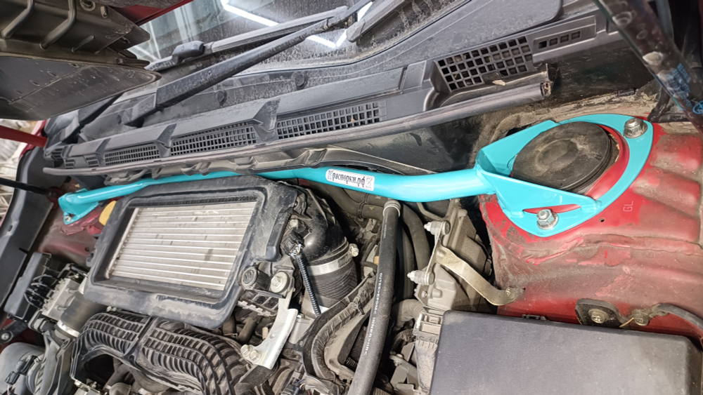 Распорка передних стоек (цельная) под правый руль Subaru Levorg 2 (VN)