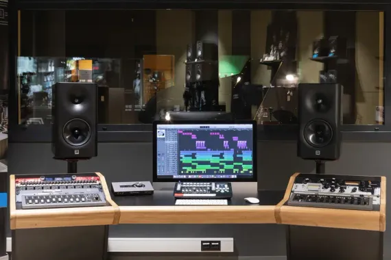 Dutch & Dutch 8c Studio Speaker Black