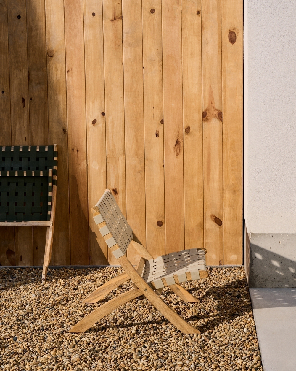 Складное кресло Chabeli из массива акации и шнура кремового цвета