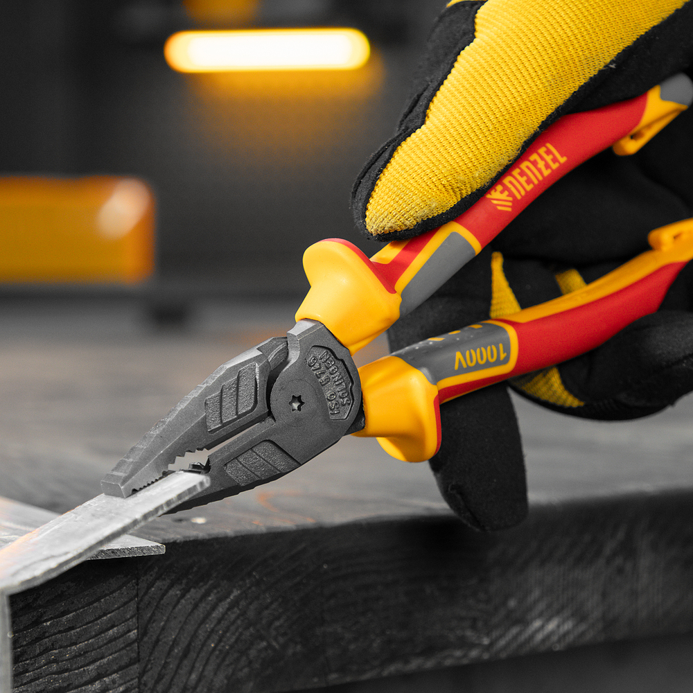 Плоскогубцы комбинированные, диэлектрические трехкомпонентные рукоятки до 1000 В, 180 мм Denzel