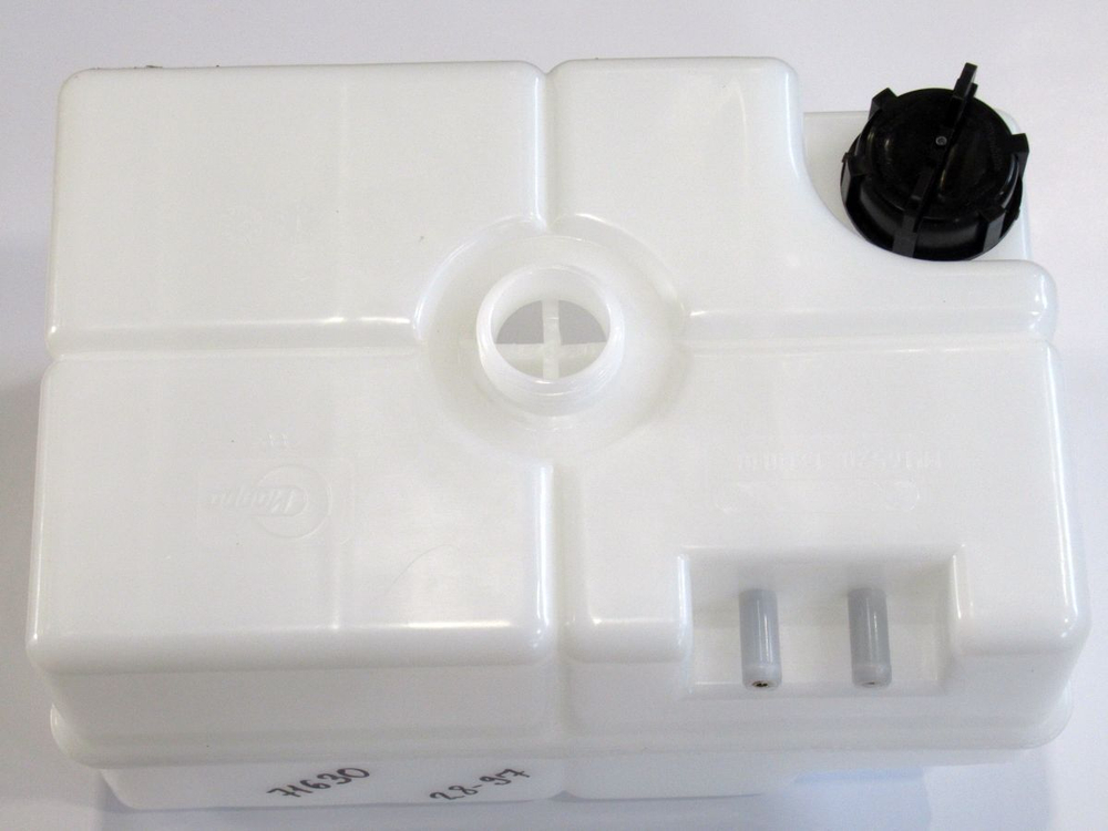 Бачок расширительный камаз-6520 пластик с крышкой без клапана ,креплением в сборе технокам