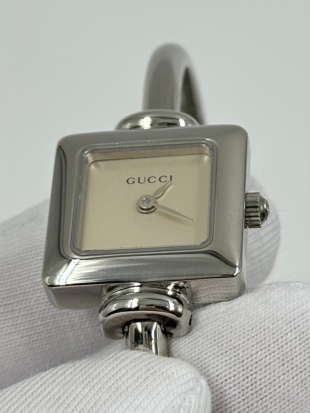 Часы Gucci 1900L