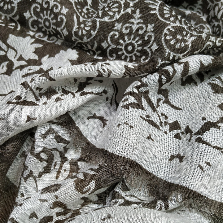 Палантин Вискоза 100% Ковровый светлый узор на коричневом 70x180 см.