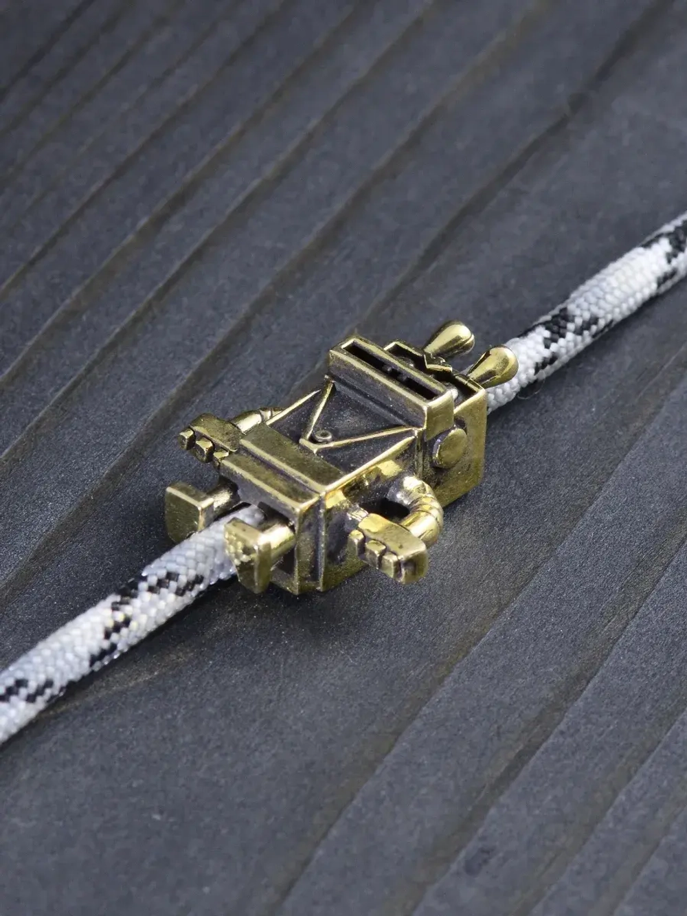 Бусина темлячная для паракорда Заяц-инопланетянин