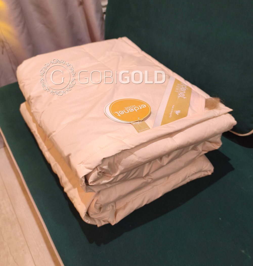 Одеяло стеганое из 100% верблюжьего пуха 200х220 см. (ERDENET) - пудра