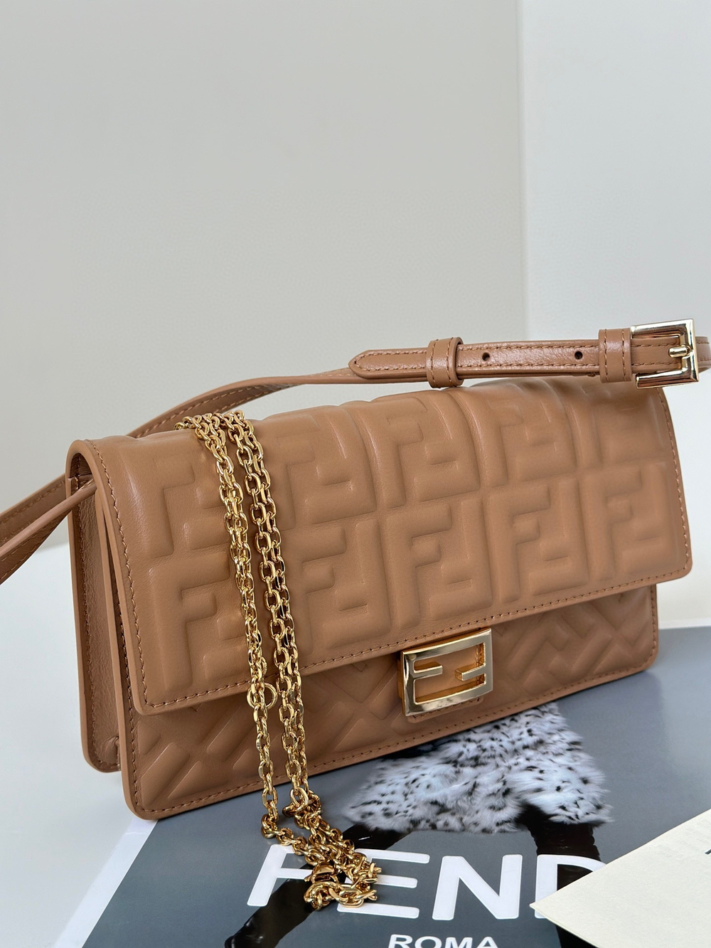 Fendi Wallet On Chain Baguette 21 cm